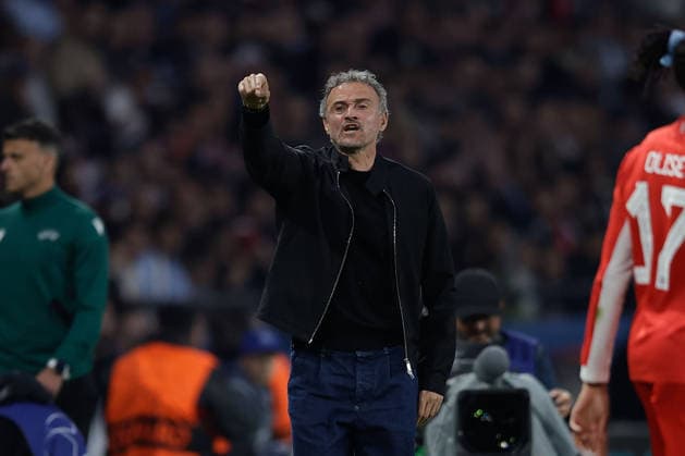 2026 04 27 Paris, Parc des Princes UEFA Champions League semi-final Paris Saint Germain FC Bayern Muenchen v l , Coach, Trainer Luis Enrique Paris Saint Germain gives instructions, gesticulates, gesticulates with arms gives instructions, gesticulate Copyright: AntonioxBorga
