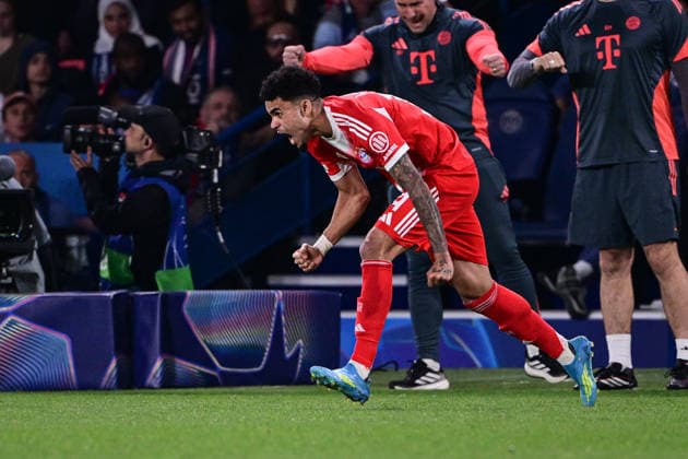 Goal celebration to 5 4 by Luis Diaz 14 FC Bayern Muenchen , Paris Saint Germain vs FC Bayern München, Champions League, Semifinal, 28 04 2026 Paris Paris France Copyright: xkolbert-press MarcxNiemeyerx