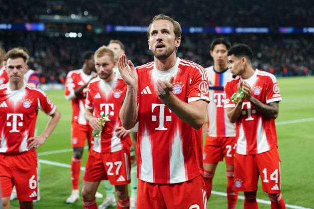 Harry Kane of Bayern Munich salutes the traveling fans at the end of the match Paris Saint-Germain v Bayern Munich, UEFA Champions League, Semi Final, First Leg, Football, Parc des Princes, Paris, France - 28 Apr 2026Paris Parc des Princes France EDITORIAL USE ONLY No use with unauthorised audio, video, data, fixture lists, club league logos or live services. Online in-match use limited to 120 images, no video emulation. No use in betting, games or single club league player publications. Copyright: xDavexWinter Shutterstockx 16847969dn