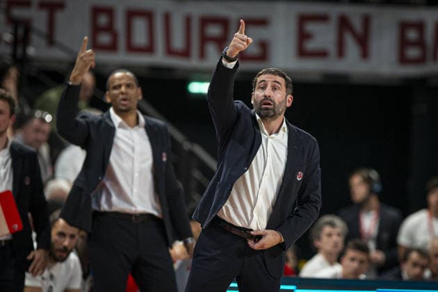 Cosea JL Bourg v Besiktas GAIN - EuroCup Final BOURG-EN-BRESSE, FRANCE - APRIL 28: Head coach Fauthoux Frederic of Cosea JL Bourg gives tactics after the final EuroCup basketball match between Besiktas GAIN Istanbul and Cosea JL Bourg at the Ekinox in Bourg-en-Bresse France on April 28, 2026. Elyxandro Cegarra Anadolu Bourg-en-Bresse France. Editorial use only. Please get in touch for any other usage.  Copyright: x2026xAnadoluxElyxandroxCegarrax