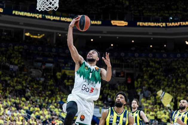 ISTANBUL, TURKEY - APRIL 28: Chris Silva (30) of Fenerbahce Beko Istanbul and Nigel Williams Goss (L) of Zalgiris Kaunas in action during the EuroLeague Play-off first leg match between Fenerbahce Beko Istanbul and Zalgiris Kaunas at Ulker Sports Arena on April 28, 2026 in Istanbul, Turkey. (Photo by Seskimphoto ) Fenerbahce Beko Istanbul v Zalgiris Kaunas - Euroleague Play-off 2025 2026 