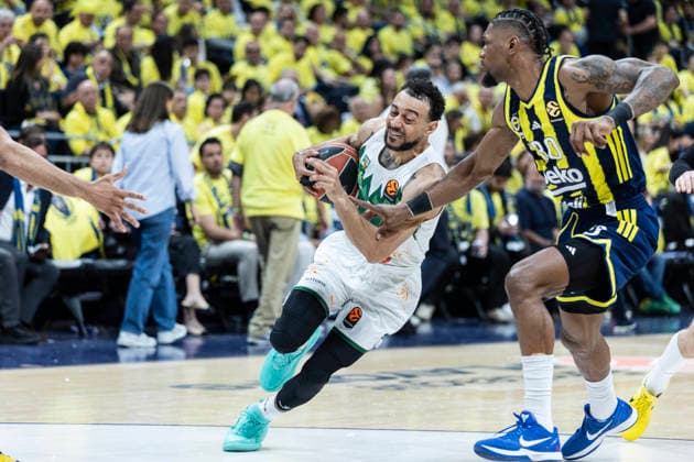 ISTANBUL, TURKEY - APRIL 28: Chris Silva (30) of Fenerbahce Beko Istanbul and Nigel Williams Goss (L) of Zalgiris Kaunas in action during the EuroLeague Play-off first leg match between Fenerbahce Beko Istanbul and Zalgiris Kaunas at Ulker Sports Arena on April 28, 2026 in Istanbul, Turkey. (Photo by Seskimphoto ) Fenerbahce Beko Istanbul v Zalgiris Kaunas - Euroleague Play-off 2025 2026 