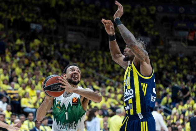 ISTANBUL, TURKEY - APRIL 28: Chris Silva (30) of Fenerbahce Beko Istanbul and Nigel Williams Goss (L) of Zalgiris Kaunas in action during the EuroLeague Play-off first leg match between Fenerbahce Beko Istanbul and Zalgiris Kaunas at Ulker Sports Arena on April 28, 2026 in Istanbul, Turkey. (Photo by Seskimphoto ) Fenerbahce Beko Istanbul v Zalgiris Kaunas - Euroleague Play-off 2025 2026 