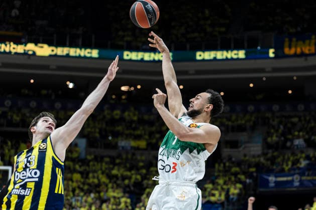 ISTANBUL, TURKEY - APRIL 28: Tarik Biberovic (13) of Fenerbahce Beko Istanbul and Nigel Williams Goss (1) of Zalgiris Kaunas in action during the EuroLeague Play-off first leg match between Fenerbahce Beko Istanbul and Zalgiris Kaunas at Ulker Sports Arena on April 28, 2026 in Istanbul, Turkey. (Photo by Seskimphoto ) Fenerbahce Beko Istanbul v Zalgiris Kaunas - Euroleague Play-off 2025 2026 