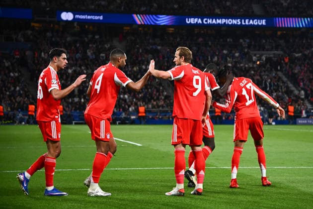 PARIS, FRANCE - APRIL 28: Harry Kane of Bayern Munich celebrates with teammates during the UEFA Champions League 2025 26 Semi Final First Leg match between Paris Saint-Germain and FC Bayern Munchen at Parc des Princes on April 28, 2026 in Paris, France.  Copyright: xMBxMediax