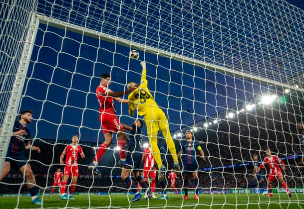 28 04 2026, Football UEFA Champions League 2025 2026 semi-final first leg, Paris St Germain FC Bayern Munich, at the Parc de Princes stadium in Paris France v li Aleksandar Pavlovic Bayern Munich v goalkeeper Matvey Safonov FC Paris Saint Germain