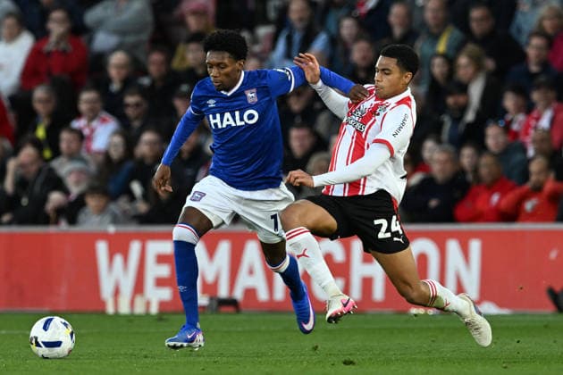 Southampton v Ipswich Town, EFL Sky Bet Championship Jaden Philogene-Bidace (11) of Ipswich Town on the attack battles for possession with Shea Charles (24) of Southampton during the EFL Sky Bet Championship match between Southampton and Ipswich Town at the St Mary s Stadium, Southampton, UK on 28 April 2026. Southampton St Mary s Stadium Hampshire UK Editorial use only DataCo restrictions apply See www.football-dataco.com , Copyright: xGrahamxHuntx PSI-24166-0200