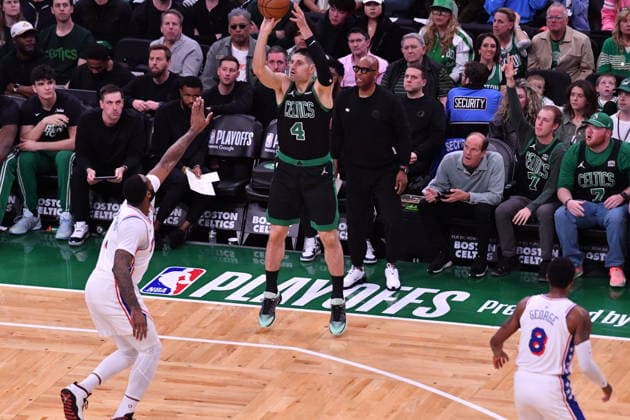 Boston Celtics vs Philadelphia 76ers - NBA, Basketball Herren, USA BOSTON, USA - APRIL 28: Celtics’ Nikola Vucevic (4) takes a three pointer shot during a match between the Boston Celtics face the Philadelphia 76ers in Game 5 of their first-round playoff series at TD Garden in Boston, Massachusetts on April 28, 2026. Joseph Prezioso Anadolu Massachusetts United States. Editorial use only. Please get in touch for any other usage.  Copyright: x2026xAnadoluxJosephxPreziosox