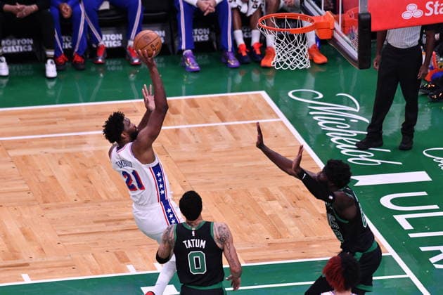 Boston Celtics vs Philadelphia 76ers - NBA, Basketball Herren, USA BOSTON, USA - APRIL 28: 76ers Joel Embiid (21) takes a shot on net during a match between the Boston Celtics face the Philadelphia 76ers in Game 5 of their first-round playoff series at TD Garden in Boston, Massachusetts on April 28, 2026. Joseph Prezioso Anadolu Massachusetts United States. Editorial use only. Please get in touch for any other usage.  Copyright: x2026xAnadoluxJosephxPreziosox