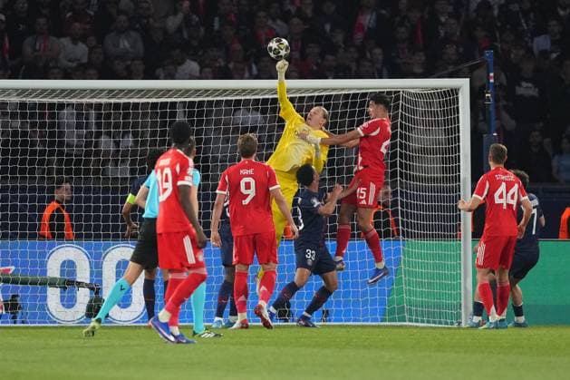 Matvey Safonov of PSG punches clear Paris Saint-Germain v Bayern Munich, UEFA Champions League, Semi Final, First Leg, Football, Parc des Princes, Paris, France - 28 Apr 2026Paris Parc des Princes France EDITORIAL USE ONLY No use with unauthorised audio, video, data, fixture lists, club league logos or live services. Online in-match use limited to 120 images, no video emulation. No use in betting, games or single club league player publications.  Copyright: xDavexWinter Shutterstockx 16847969hh