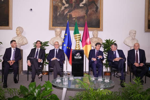 Vincenzo Nibali Alessandro Onorato Roberto Gualtieri Urbano Cairo Paolo Bellino Stefano Barigelli during the Presentation of the Grand Arrival of the 109th Giro d Italia at the Rome s Campidoglio, Italy - Wednesday April 29, 2026 - ( Photo by Alfredo Falcone LaPresse )  Copyright: xAlfredoxFalcone LaPressex