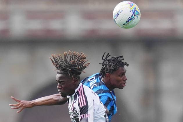 Atalanta™s Javison Idele fights for the ball with Juventus Grelaud during the Italian Cup Final Under 20 soccer match between Atalanta and Juventus at Arena Civica Stadium in Milan , north Italy - wednesday , April 29 , 2026. - Soccer .  Copyright: xSpada LaPressex