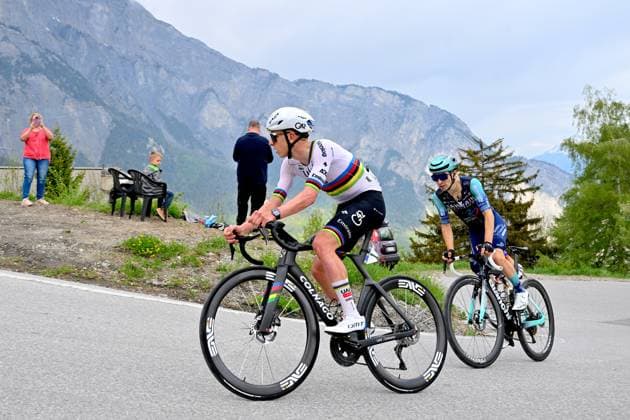 Martigny, 29.04.2026, Cyclisme Tour de Romandie, Tadej Pogacar & Lenny Martinez (FRA) Imago Frederic Dubuis