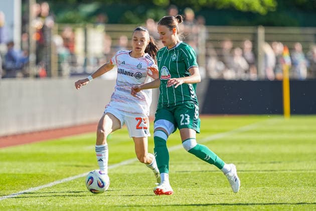 29 04 2026, xydrx, Women, Soccer, 1 Women Bundesliga, SV Werder Bremen FC Bayern Munich, Season 2025 2026, Stadium Platz 11 Natalia Padilla Bidas FC Bayern Munich, 23 in duel against Hanna Nemeth SV Werder Bremen, 23 DFB regulations prohibit any use of photographs as image sequences and or quasi video Copyright: HMBxMedia YannisxDreimann