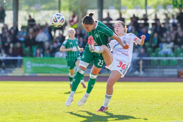 29 04 2026, xydrx, Women, Football, 1 Womens Bundesliga, SV Werder Bremen FC Bayern Munich, Season 2025 2026, Stadion Platz 11 Hanna Nemeth SV Werder Bremen, 23 in duel against Laila Portella FC Bayern Munich, 36 DFB regulations prohibit any use of photographs as image sequences and or quasi video Copyright: HMBxMedia YannisxDreimann