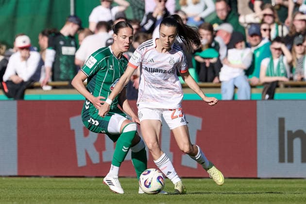 from left Hanna Nemeth SV Werder Bremen, 23 and Natallia Padilla Bidas FC Bayern München, 23 in a duel, dynamic, action, action, game scene, THE DFB REGULATIONS PROHIBIT ANY USE OF PHOTOGRAPHS AS IMAGE SEQUENCES AND OR QUASI VIDEO , 29 04 2026, Bremen Germany , Football, Google Pixel Womens Bundesliga, SV Werder Bremen FC Bayern Munich xobx
