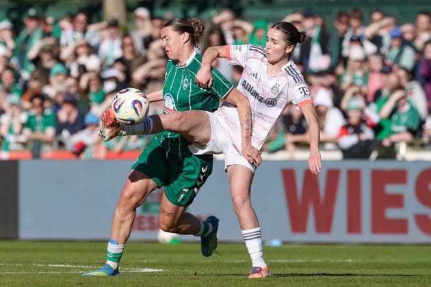 from left Larissa Mühlhaus SV Werder Bremen, 7 and Laila Portella FC Bayern München, 36 in a duel, dynamic, action, action, game scene, THE DFB REGULATIONS PROHIBIT ANY USE OF PHOTOGRAPHS AS IMAGE SEQUENCES AND OR QUASI VIDEO , 29 04 2026, Bremen Germany , Football, Google Pixel Womens Bundesliga, SV Werder Bremen FC Bayern Munich xobx