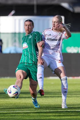 from left Larissa Mühlhaus SV Werder Bremen, 7 and Luzie Zähringer FC Bayern München, 33 in a duel, dynamic, action, action, game scene, THE DFB REGULATIONS PROHIBIT ANY USE OF PHOTOGRAPHS AS IMAGE SEQUENCES AND OR QUASI VIDEO , 29 04 2026, Bremen Germany , Football, Google Pixel Womens Bundesliga, SV Werder Bremen FC Bayern Munich xobx