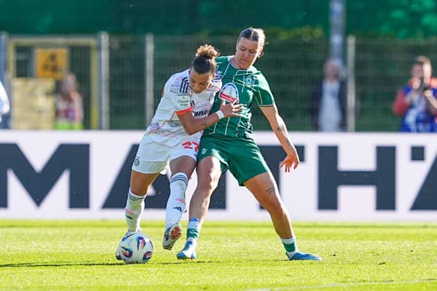 29 04 2026, xydrx, Women, Football, 1 Women Bundesliga, SV Werder Bremen FC Bayern Munich, Season 2025 2026, Stadium Platz 11 Arianna Caruso FC Bayern Munich, 27 in duel against Larissa Michelle Muehlhaus SV Werder Bremen, 7 DFB regulations prohibit any use of photographs as image sequences and or quasi video Copyright: HMBxMedia YannisxDreimann
