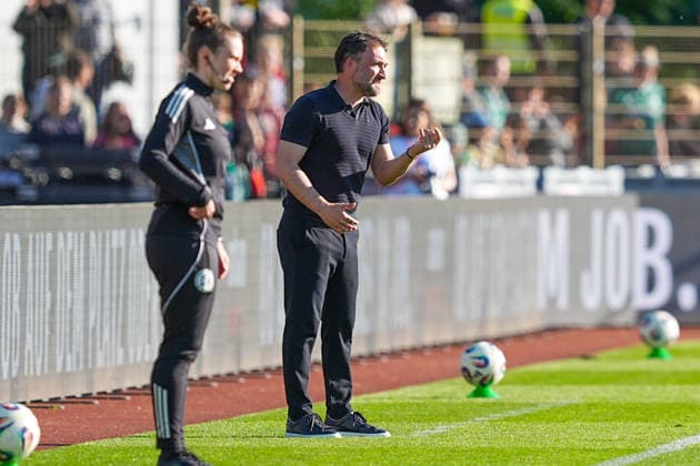 29 04 2026, xydrx, Frauen, Fußball, 1 Frauen Bundesliga, SV Werder Bremen FC Bayern München, Saison 2025 2026, Stadion Platz 11 Jose Antonio Barcala Head Coach FC Bayern München Frauen gestikulierend DFB regulations prohibit any use of photographs as image sequences and or quasi video Copyright: HMBxMedia YannisxDreimann