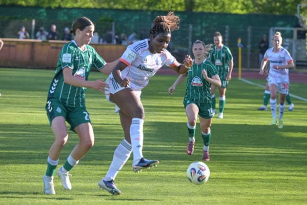 In attack Edna Imade FC Bayern Muenchen 29 , SV Werder Bremen F FC Bayern Muenchen F , Football, Women, Bundesliga, DFB, 29 04 2026 DFB regulations prohibit any use of photographs as image sequences and or quasi video Bremen Bremen Germany Copyright: xkolbert-press BurghardxSchreyerx