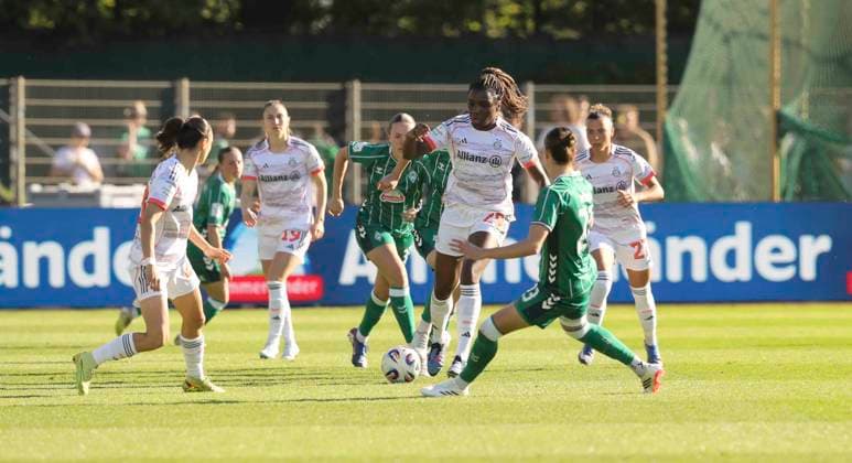 Photo Edna IMADE Bayern vs Hanna NEMETH Werder Soccer Google Pixel Womens Bundesliga , 18 Matchday Catch-up on Wed 29 04 2026 Werder Bremen Bayern Munich