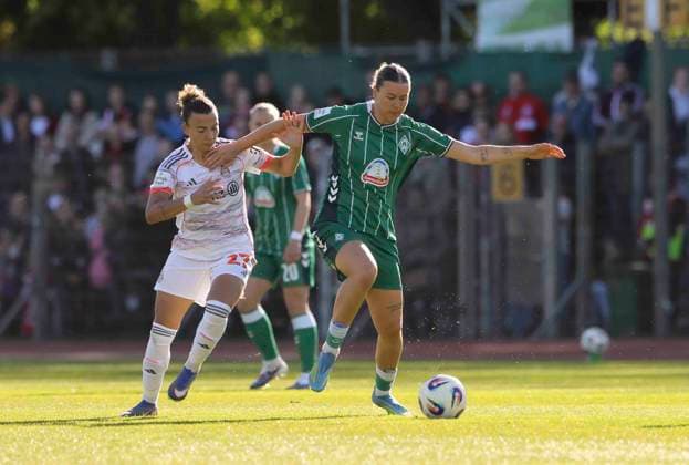 Photo Larissa MÜHLHAUS Werder vs Arianna CARUSO FC Bayern Soccer Google Pixel Womens Bundesliga , 18 Matchday Catch-up on Wed 29 04 2026 Werder Bremen Bayern Munich