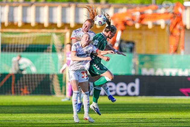 29 04 2026, xydrx, Women, Football, 1 Womens Bundesliga, SV Werder Bremen FC Bayern Munich, Season 2025 2026, Stadion Platz 11 Luzie Zaehringer FC Bayern Munich, 33 and Stine Ballisager Pedersen FC Bayern Munich, 3 in duel against Lena Petermann SV Werder Bremen, 20 DFB regulations prohibit any use of photographs as image sequences and or quasi video Copyright: HMBxMedia YannisxDreimann