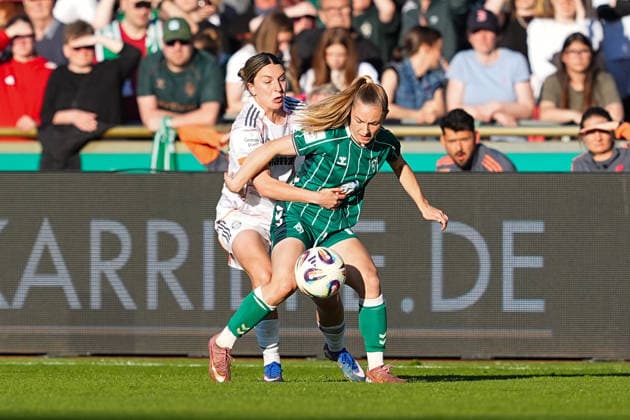 29 04 2026, xydrx, Women, Football, 1 Womens Bundesliga, SV Werder Bremen FC Bayern Munich, Season 2025 2026, Stadion Platz 11 Barbara Dunst FC Bayern Munich, 28 in duel against Michelle Weiß SV Werder Bremen, 15 DFB regulations prohibit any use of photographs as image sequences and or quasi video Copyright: HMBxMedia YannisxDreimann