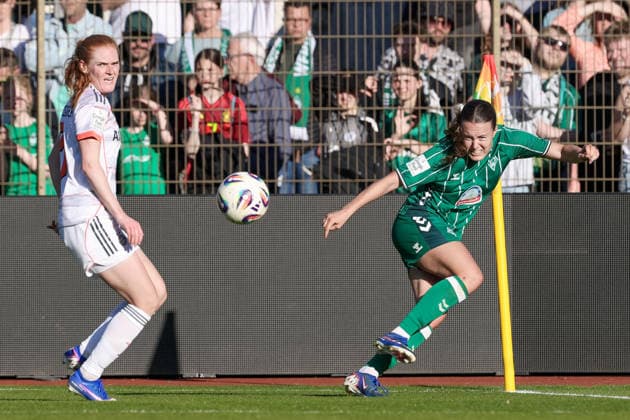 from left Stine Ballisager FC Bayern Munich, 3 and Mara Alber SV Werder Bremen, 37 in a duel, dynamic, action, action, game scene, THE DFB REGULATIONS PROHIBIT ANY USE OF PHOTOGRAPHS AS IMAGE SEQUENCES AND OR QUASI VIDEO , 29 04 2026, Bremen Germany , Football, Google Pixel Womens Bundesliga, SV Werder Bremen FC Bayern Munich xobx