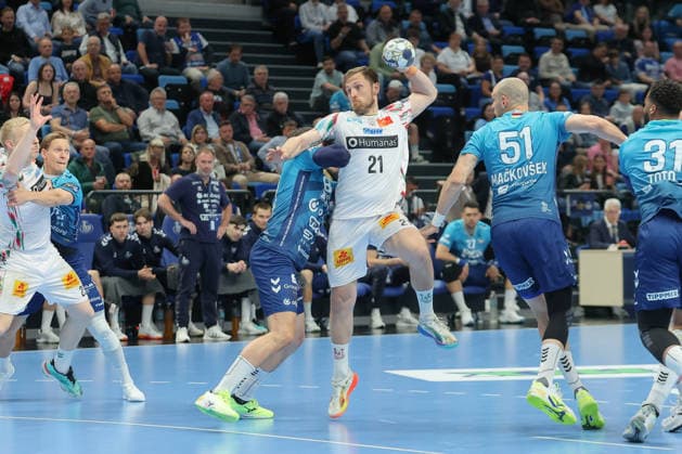 29 04 2026, xtgx, Handball, EHF Champions League 1 4 Final, Pick Szeged SC Magdeburg v l Albin Lagergren Magdeburg, 21 throws goal, goal scorer, scores goal, scores the goal Szegend