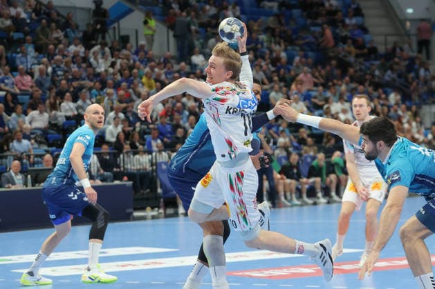 29 04 2026, xtgx, Handball, EHF Champions League 1 4 Final, Pick Szeged SC Magdeburg v l Gisli Thorgeir Kristjansson Magdeburg, 10 throws goal, goal scorer, scores goal, scores the goal Szegend