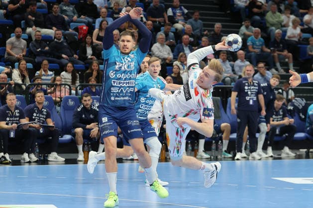 29 04 2026, xtgx, Handball, EHF Champions League 1 4 Final, Pick Szeged SC Magdeburg v l Gisli Thorgeir Kristjansson Magdeburg, 10 throws goal, goal scorer, scores goal, scores the goal Szegend