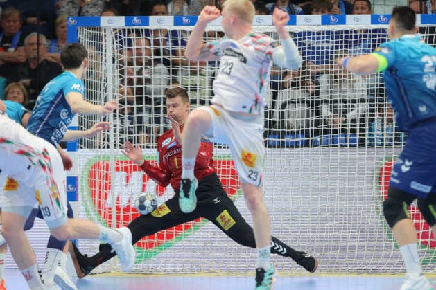 29 04 2026, xtgx, Handball, EHF Champions League 1 4 Final, Pick Szeged SC Magdeburg v l Sergey Hernandez Ferrer Magdeburg, 1 save, holds the ball, catches the ball, parries Szegend