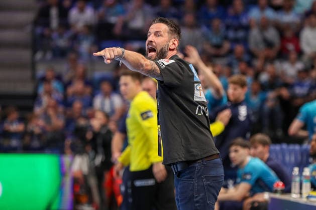 29 04 2026, xgox, Handball EHF Champions League 1 4 Final Pick Szeged SC Magdeburg v l Bennet Wiegert Magdeburg, coach gives instructions, gestures with arms, gesticulates, gives instructions Szeged