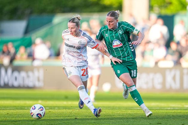 29 04 2026, xydrx, Women, Football, 1 Womens Bundesliga, SV Werder Bremen FC Bayern Munich, Season 2025 2026, Stadion Platz 11 Franziska Kett FC Bayern Munich, 20 in duel against Lina Hausicke SV Werder Bremen, 18 DFB regulations prohibit any use of photographs as image sequences and or quasi video Copyright: HMBxMedia YannisxDreimann