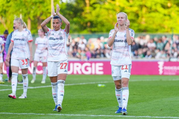 29 04 2026, xydrx, Frauen, Fußball, 1 Frauen Bundesliga, SV Werder Bremen FC Bayern München, Saison 2025 2026, Stadion Platz 11 Arianna Caruso FC Bayern München, 27 und Pernille Harder FC Bayern München, 21 freuen sich über den 2 0 Sieg DFB regulations prohibit any use of photographs as image sequences and or quasi video Copyright: HMBxMedia YannisxDreimann