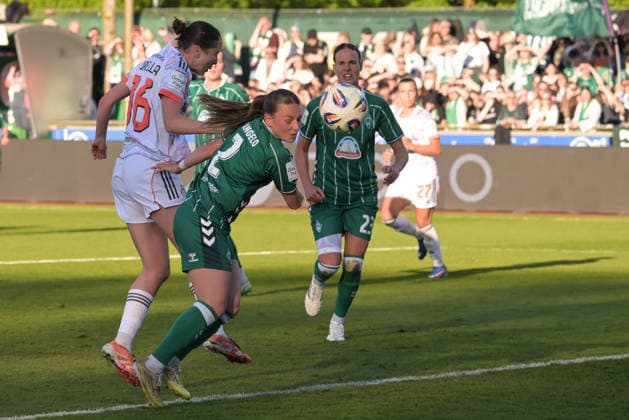 Header by Laila Portella, SV Werder Bremen F FC Bayern Muenchen F , Football, Women, Bundesliga, DFB, 29 04 2026 DFB regulations prohibit any use of photographs as image sequences and or quasi video Bremen Bremen Germany Copyright: xkolbert-press BurghardxSchreyerx