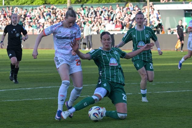 After this foul by Hanna Nemeth SV Werder Bremen 23 on Franziska Kett FC Bayern Muenchen 20 there was a penalty , SV Werder Bremen F FC Bayern Muenchen F , Football, Women, Bundesliga, DFB, 29 04 2026 DFB regulations prohibit any use of photographs as image sequences and or quasi video Bremen Bremen Germany Copyright: xkolbert-press BurghardxSchreyerx