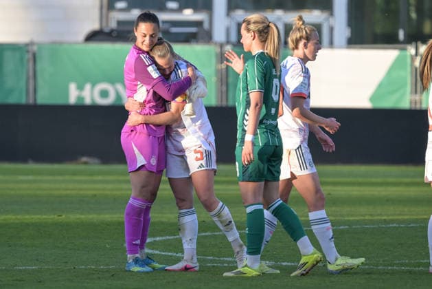 Goalkeeper Maria Luisa Grohs FC Bayern Muenchen 1 celebrates victory with Magdalena Eriksson FC Bayern Muenchen 5 , SV Werder Bremen F FC Bayern Muenchen F , Soccer, Women, Bundesliga, DFB, 29 04 2026 DFB regulations prohibit any use of photographs as image sequences and or quasi video Bremen Bremen Germany Copyright: xkolbert-press BurghardxSchreyerx