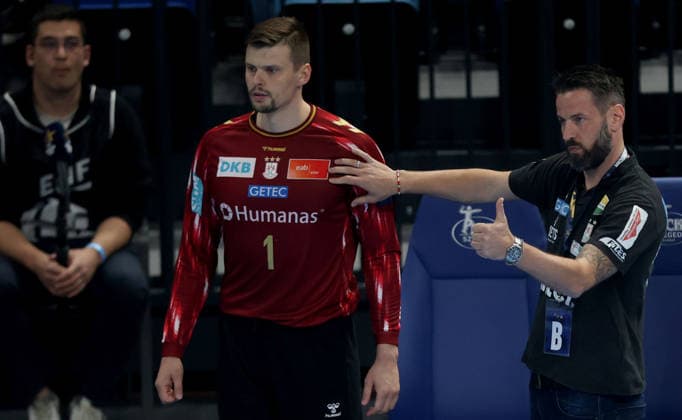29.0.2026 Szeged(Hungary) OTP Bank Pick Szeged-SC Magdeburg 1 4 final EHF champions league men s handball Sergey Hernandez Ferrer (L) Bennett Wiegert(R) SC Magdeburg coach :