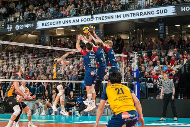 Volleyball I Men I Season 2025 2026 I Bundesliga I Final I SVG Lüneburg Berlin Recycling Volleys I 29 04 2026 Block Ethan Robert Champlin 20, SVG Lüneburg , Jackson Clifford Howe 6, SVG Lüneburg and Axel Valentin Enlund 17, SVG Lüneburg against attack Ruben Schott 13, Berlin Recycling Volleys Copyright: xLobeca Björn-OlexKehmx