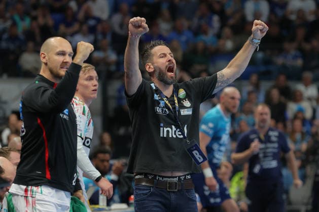 29 04 2026, xtgx, Handball, EHF Champions League 1 4 Final, Pick Szeged SC Magdeburg v l Bennet Wiegert Magdeburg, Trainer Jubel, Torjubel, jubelt ueber das Tor, celebrate the goal, celebration Szegend