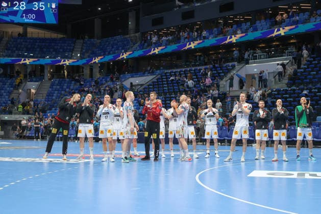 29 04 2026, xtgx, Handball, EHF Champions League 1 4 Final, Pick Szeged SC Magdeburg v l Magdeburg Cheering about the victory, cheering after the end of the match Szegend