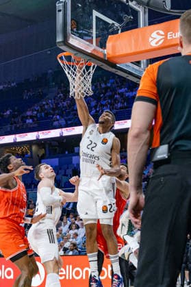 ESP Real Madrid v Hapoel IBI Tel Aviv Euroleague PlayOff Game 1 Edy Tavares of Real Madrid dunks during the Euroleague match, PlayOff Game 1, between Real Madrid and Hapoel IBI Tel Aviv played at Movistar Arena Stadium on April 29 2026 in Madrid Spain Madrid Spain Basketball Copyright: xAlbaxPachecox xAgenciaxLOFx