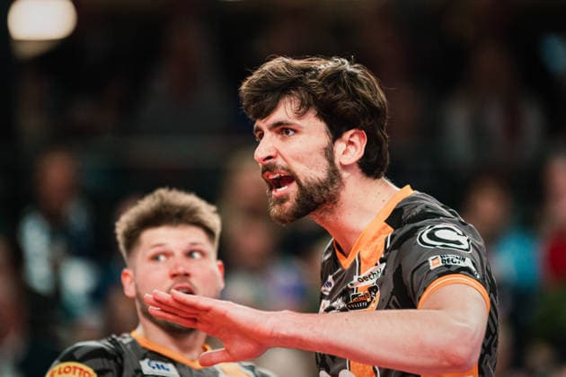 VBL SVG Lüneburg vs Berlin Recycling Volleys, 29 04 2026 Jake Hanes Berlin Recycling Volleys, 22 cheers Volleyball Bundesliga, Playoffs, Final, Game 1 SVG Lüneburg vs Berlin Recycling Volleys on 29 04 2026 at the LKH Arena, Lüneburg Copyright: xBEAUTIFULxSPORTS Tonhäuserx