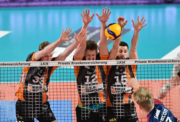 GER 1 VBL, Play Off Final, SVG Lueneburg vs Berlin Recycling Volleys 29 04 2026, GER 1 VBL, PLay Off Fnale, SVG Lueneburg vs Berlin Recycling Volleys, in the picture Fedor Ivanov BRV 33 , Florian Krage Brewitz BRV 12 and Moritz Reichert BRV 15 try to prevail against Axel Valentin Enlund SVG 17 nordphotoxGmbH xWitke nph00002