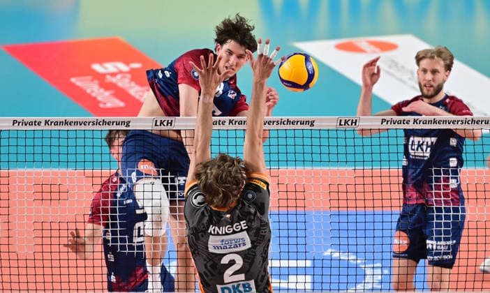 GER 1 VBL, Play Off Final, SVG Lueneburg vs Berlin Recycling Volleys 29 04 2026, GER 1 VBL, PLay Off Fnale, SVG Lueneburg vs Berlin Recycling Volleys, in the picture Cole Matthew Young SVG 8 tries to assert himself against Matthew Knigge BRV 2 nordphotoxGmbH xWitke nph00002