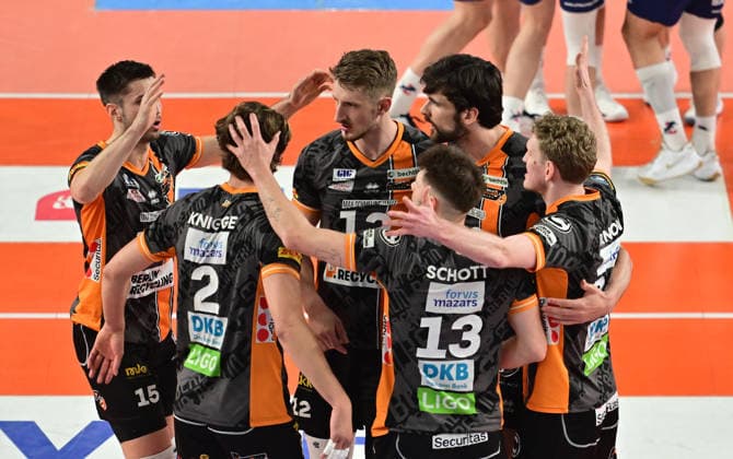GER 1 VBL, Play Off Final, SVG Lueneburg vs Berlin Recycling Volleys 29 04 2026, GER 1 VBL, PLay Off Fnale, SVG Lueneburg vs Berlin Recycling Volleys, in the picture the Berlin team cheers nordphotoxGmbH xWitke nph00002