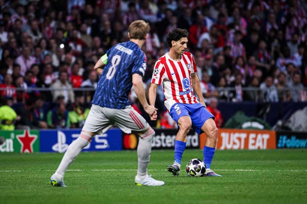 UEFA Champions League semifinals Atletico de Madrid vs Arsenal April 29, Madrid, Madrid, Spain Johnny Cardoso of Atletico de Madrid while Martin Odegaard of Arsenal defended him during UEFA Champions League 2025 26 match beetween Atletico de Madrid and Arsenal at Riyadh Air Metropolitano on April 29, 2026, in Madrid, Spain Madrid Spain Madrid Spain Madrid Madrid Spain Real Madrid C F v Manchester City UEFA Champions League 2025 Copyright: xAlejandroxMatiasx